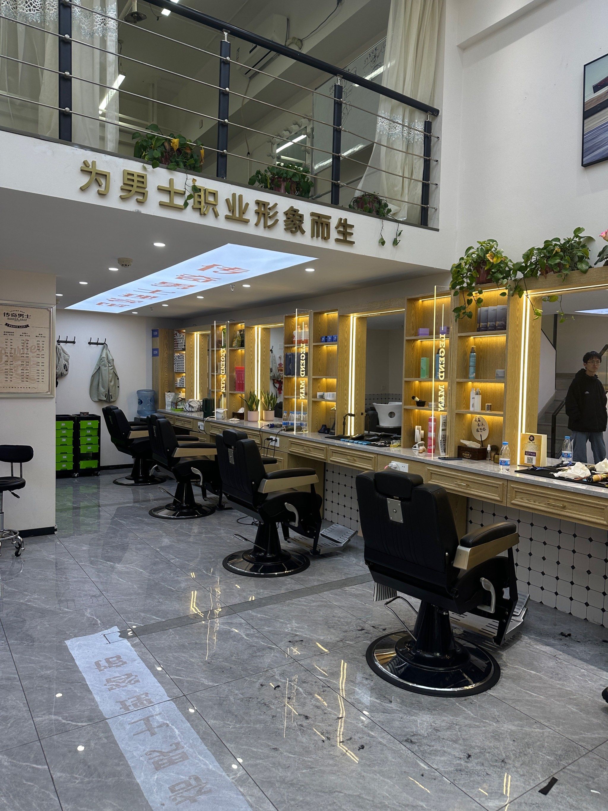 德思勤超棒的一家男士理容馆!