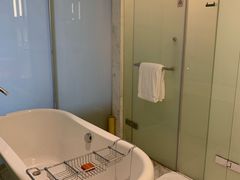 -上海滴水湖皇冠假日酒店