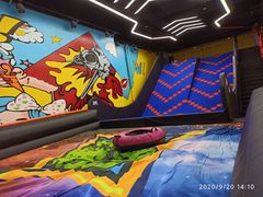 -爱蹦iBOON蹦床运动馆(江汉店)
