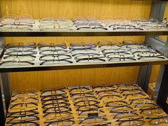 -优医视平价眼镜蔡司依视路折扣工厂店(十里堡店)