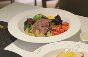 Caribbean Grilled Steak Salad