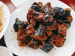 焦糖茄子牛肉粒-桃子餐厅·天津菜(红星路直营店)
