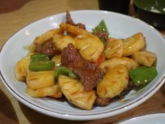 菠萝炒牛肉-龙泉人椰子鸡.糟粕醋.海南菜(三亚旗舰店)