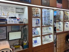 -上海网星眼镜批发·蔡司依视路官方授权(三叶眼镜城店)
