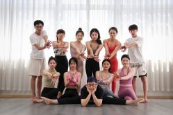 -亚太瑜伽普拉提学院