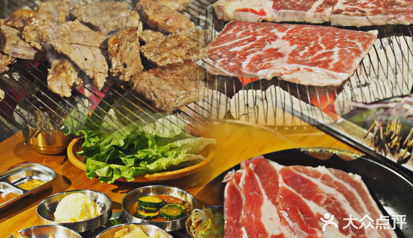 吃肉吃得贼过瘾🤤这家烤肉店竟🈶️1m厚五花…