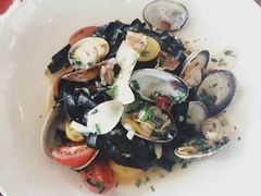 -ROAST coffee & eatery