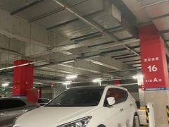 -荟聚西红门购物中心-停车场