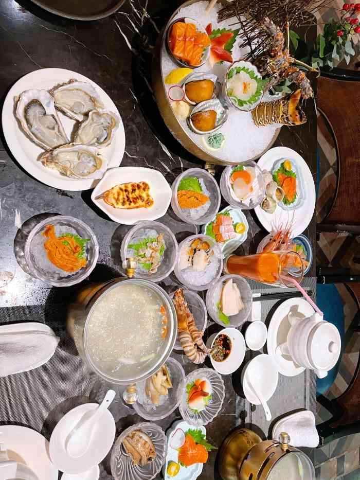 半岛翡丽海鲜自助餐厅-"打卡半岛翡丽 一坐下来每位都有一份鱼翅.