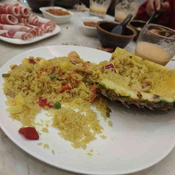 泰香柠(射洪店)-"环境:很不错,干净敞亮,四人桌也很大不挤.