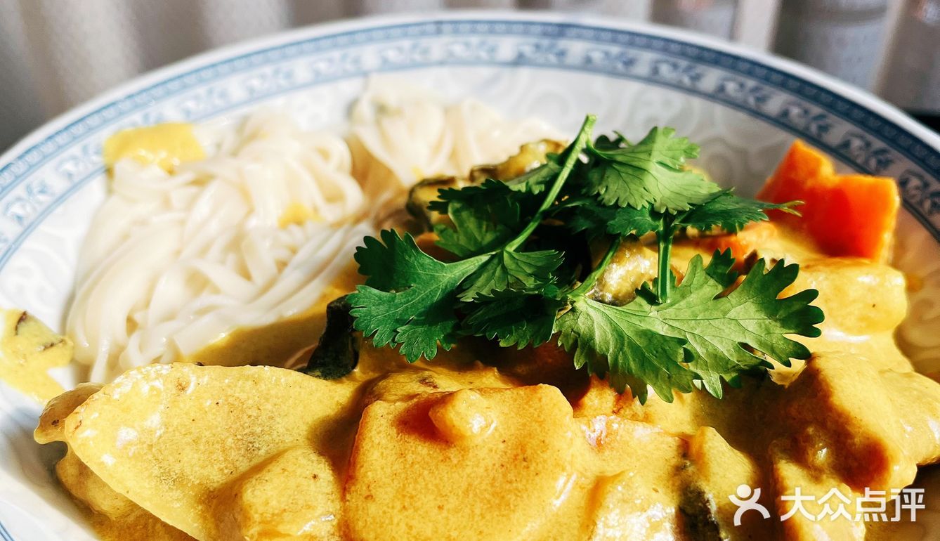 鸡腿奶味咖喱拌面