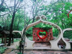 -雪山彩虹谷景区