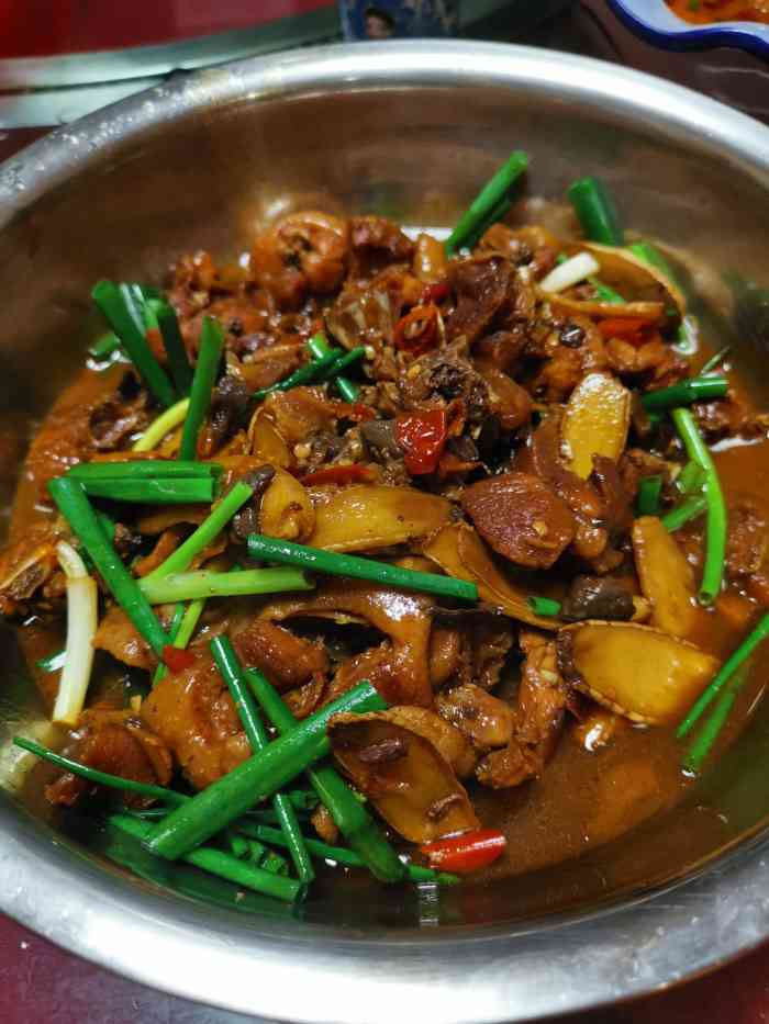 日益森烧鸡公(王仙岭店"老牌子的店,喜欢这个味,生意好,服务热情.
