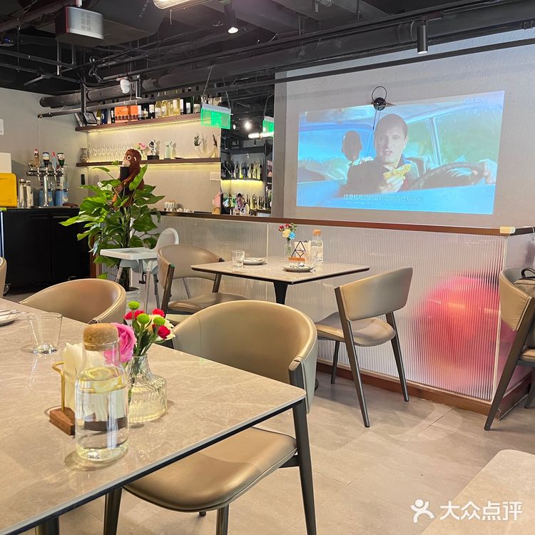 咖啡与汉堡的完美邂逅