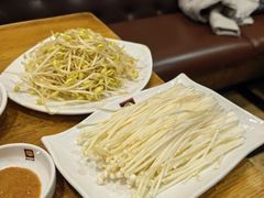 -喇喇排骨火锅·传统韩式脊骨汤(望京西园总店)