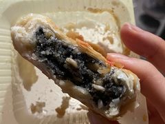 桃仁黑麻月饼-功德林(南京西路店)