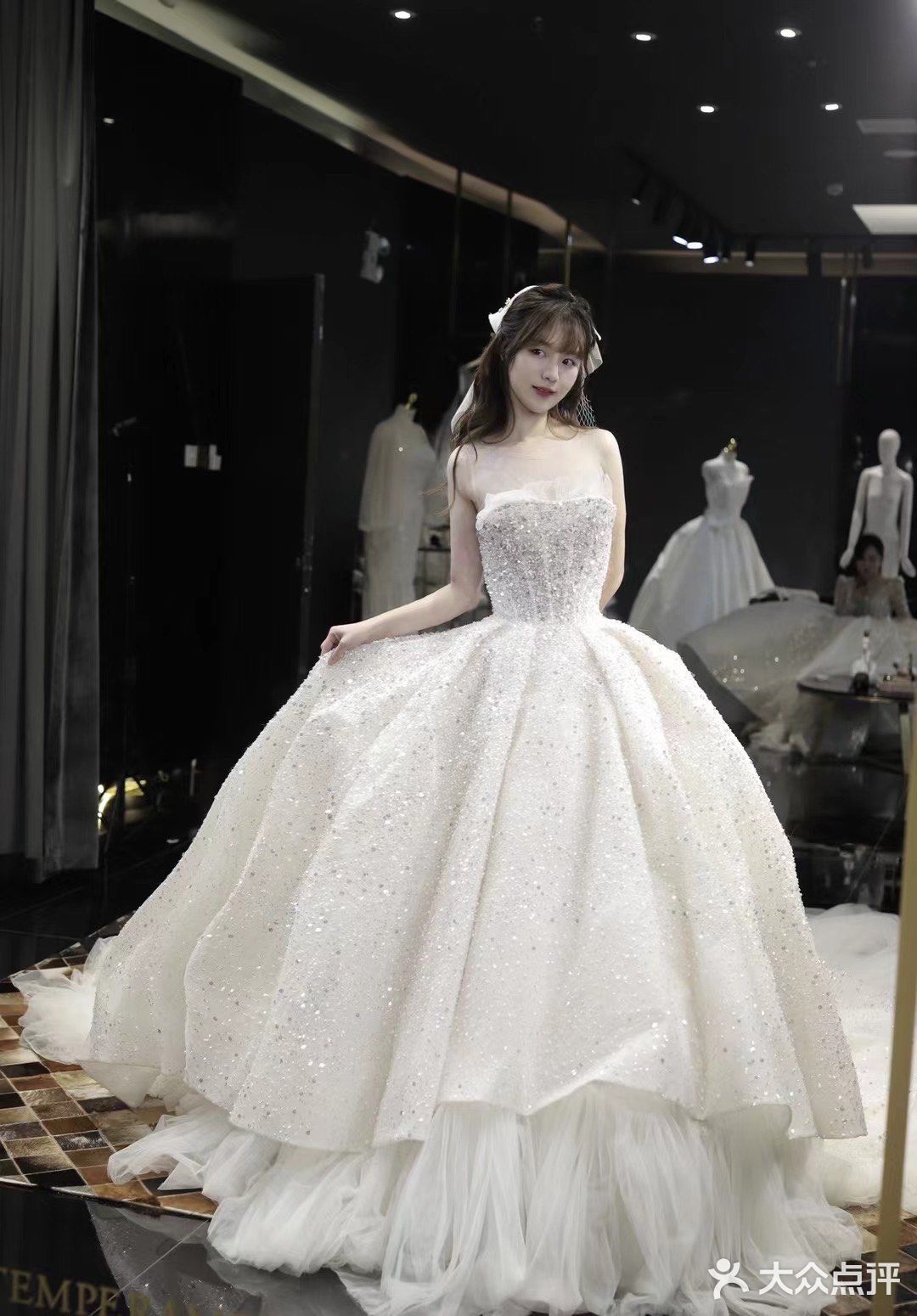 在婚纱店当在逃公主👸