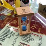 倒完后提醒不要搅动或摇晃碗里的牛奶