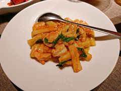 白茄子烧虾球-虹潮荟·餐桌上的美食地理(太阳宫店)