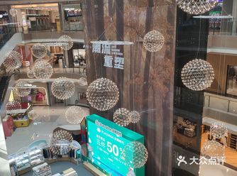 这个商场外面看好像还平平无奇，进来之后感觉还是可以的