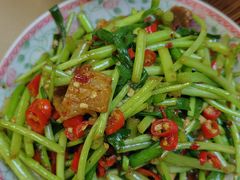 黎蒿炒腊肉-老三样·旧食新味(万寿宫店)