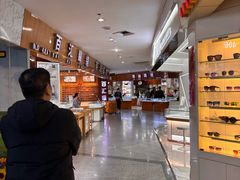 -三叶眼镜城批发市场(上海火车站店)