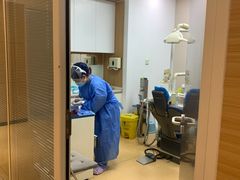 -瑞尔齿科(上海长风大悦城店)