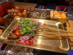 -何师烧烤·小龙虾·江湖川菜·精酿啤酒(成温店)