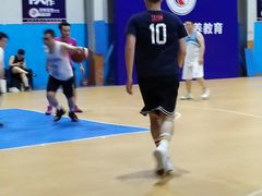 -顶峰篮球俱乐部(南头店)