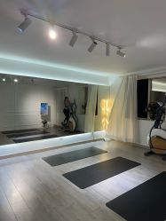 -闺蜜瑜伽·普拉提女性塑形馆