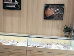 -视野联行眼镜·蔡司·尼康·授权优选门店(青浦宝龙店)