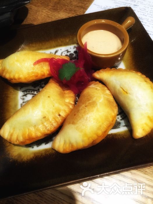 烘烤西班牙辣香肠饺子