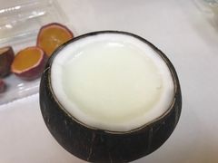 -志龙皇冠吃货椰子铺
