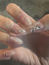 -芊屿芊浔美甲