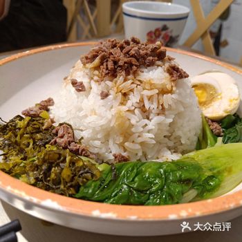 相比之下我更喜欢牛油饭，便宜美味，简简单单的也不会腻！