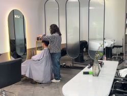 -猫小姐美发美甲造型店