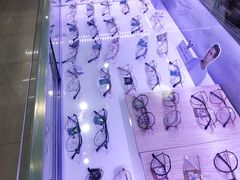 -提一眼镜·蔡司·依视路(小寨店)