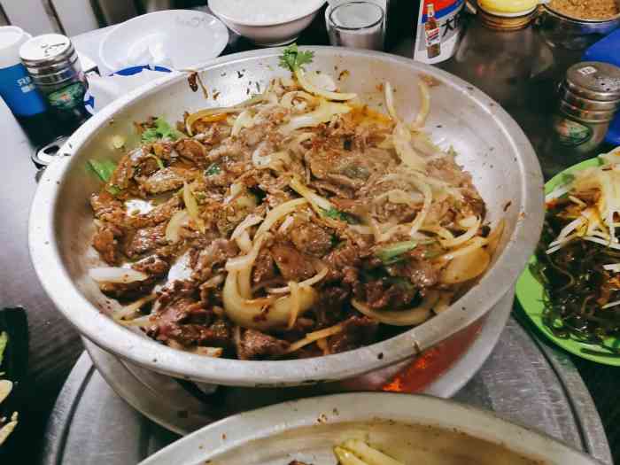 小铝盆烤牛肉(富锦路店)-"这家店在富锦路上,新世纪百货对面,门脸还.