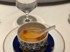 天山雪莲炖秋月梨-荣府宴(南阳路店)