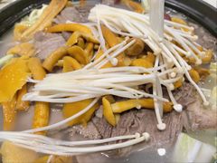 山菌牛肉汤锅-九寨特色牦牛肉汤锅 羊肉汤锅