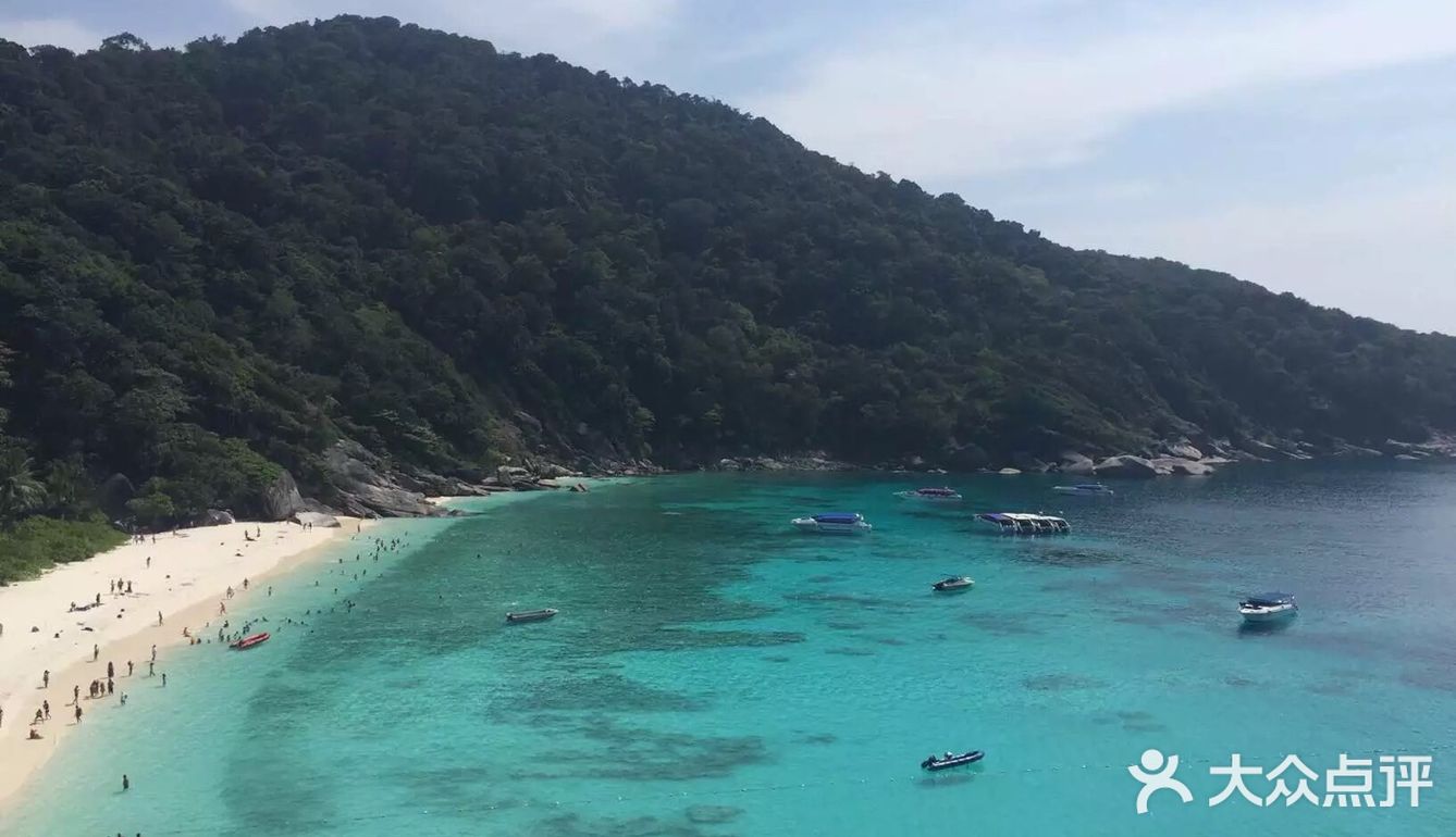之前去普吉岛玩了一圈，美丽的沙滩，清澈湛蓝深绿的海水