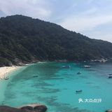 之前去普吉岛玩了一圈，美丽的沙滩，清澈湛蓝深绿的海水