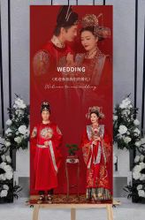 -现代经典婚纱摄影