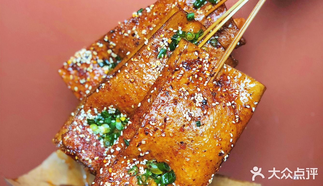 重庆探店超好吃升级豆干苕皮人气巨火爆60