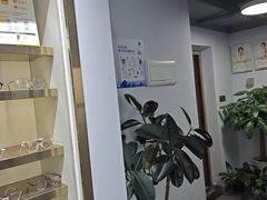 -视野联行眼镜•蔡司•依视路(温江店)