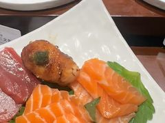 -雍容荟帝王蟹活龙虾展台自助(IFS黑金店)