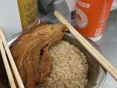 -梁阿婆廿年老牌扣肉糯米饭