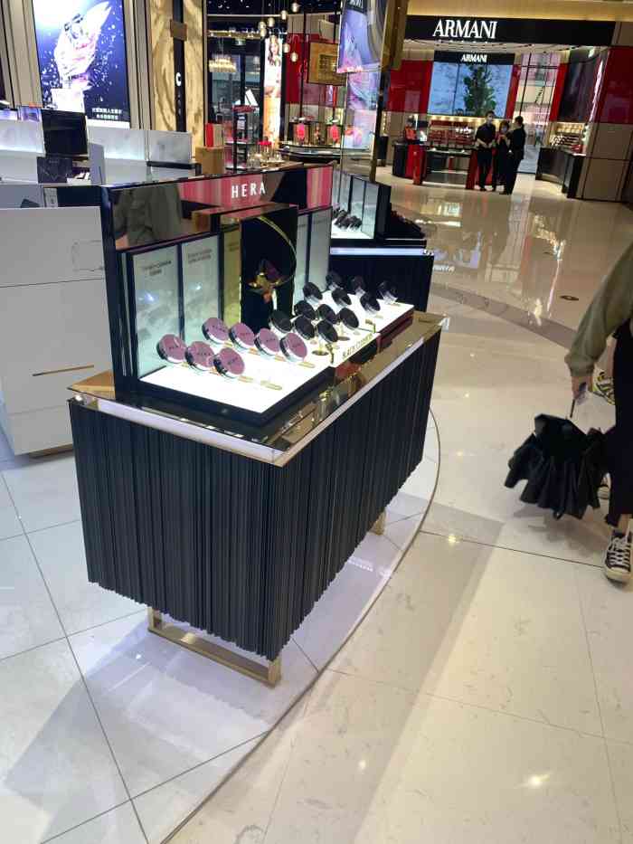 hera赫妍(湖滨银泰in77店)-"第二次来这个湖滨银泰的赫妍专柜. 柜台.