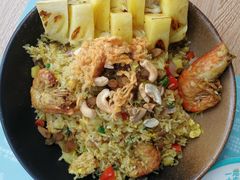 菠萝海鲜炒饭-一笼小幸运