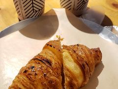 海盐焦糖牛角包-来回·咖啡(天河南店)